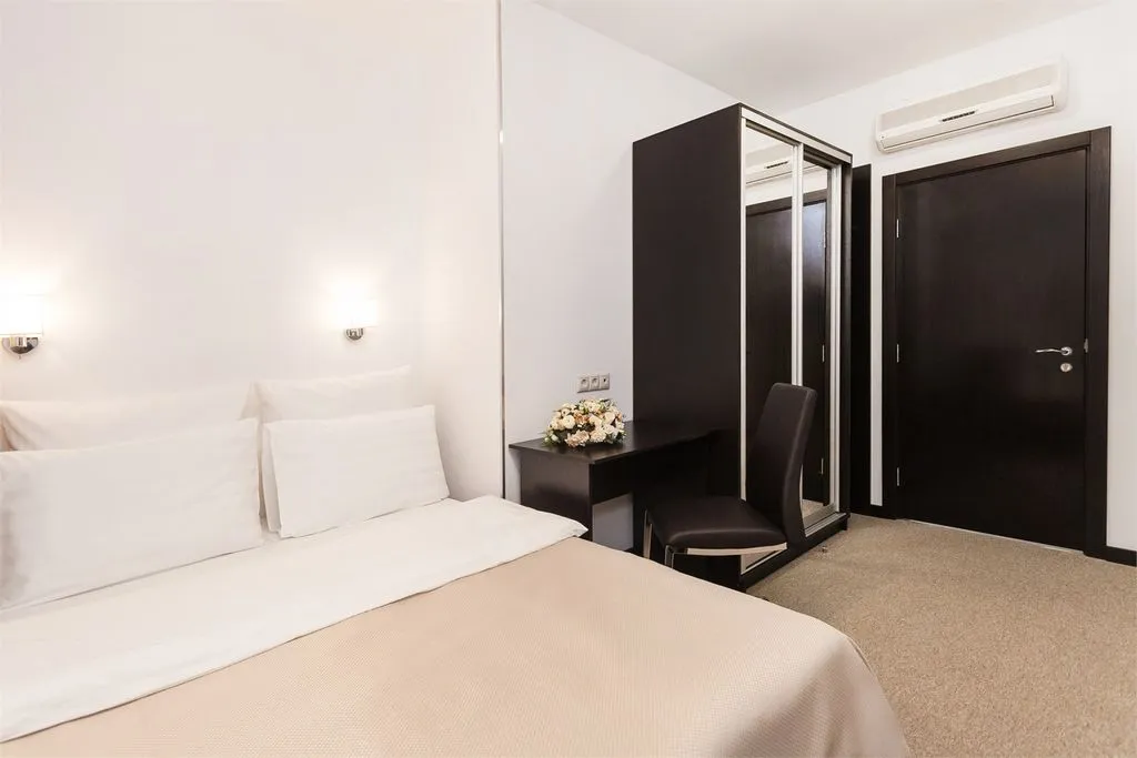 Двухместный номер с 1 кроватью комфорт-плюс с дополнительной кроватью