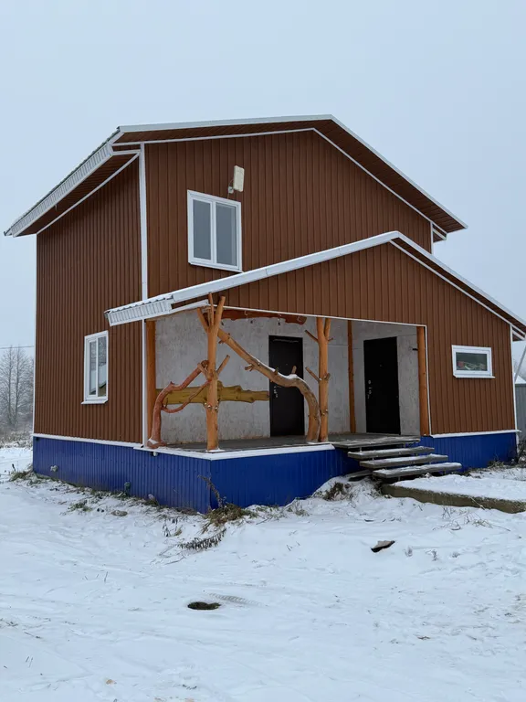 Уютный дом на берегу реки