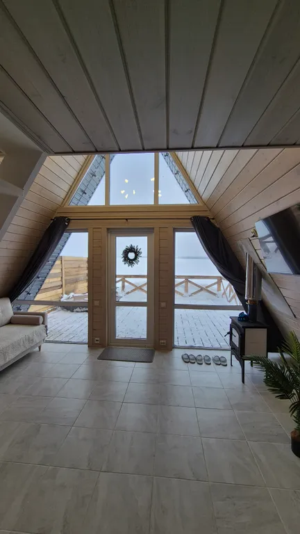 Дом в стиле A-frame с чаном