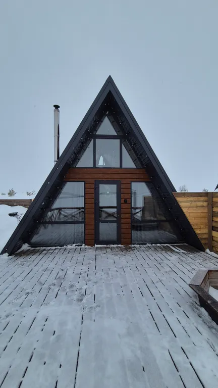 Дом в стиле A-frame с чаном