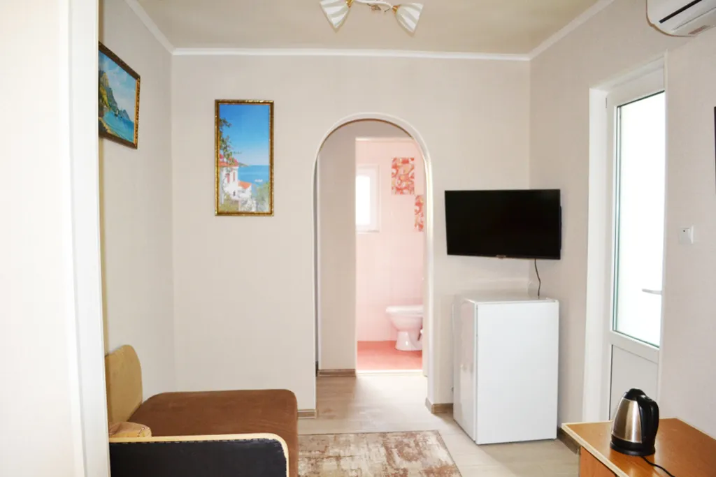 Трёхместный номер Н6 стандарт 2 этаж — Green Palace, фото 2 из 3