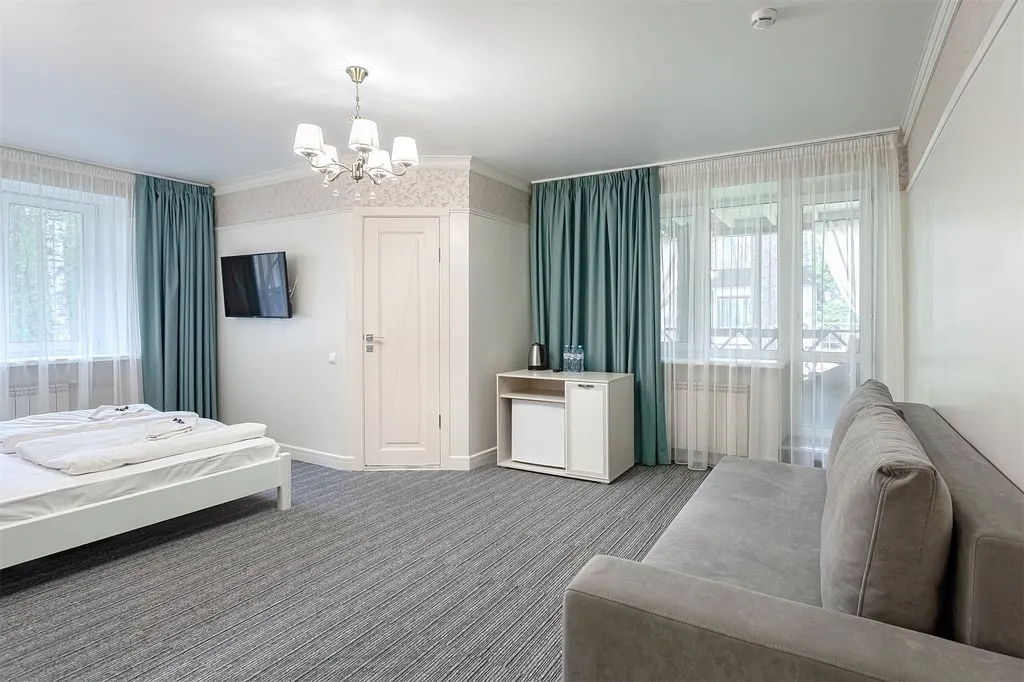 Двухместный номер с 1 кроватью Suite с террасой, Корпус 1 — Хвоя, фото 3 из 5