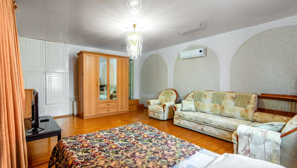 Двухуровневый этаж под ключ с кухней и отдельным входом