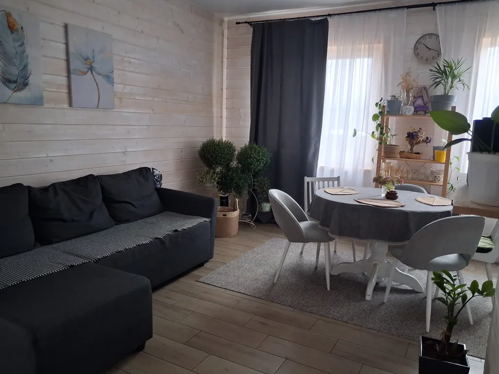 Уютный дом у леса