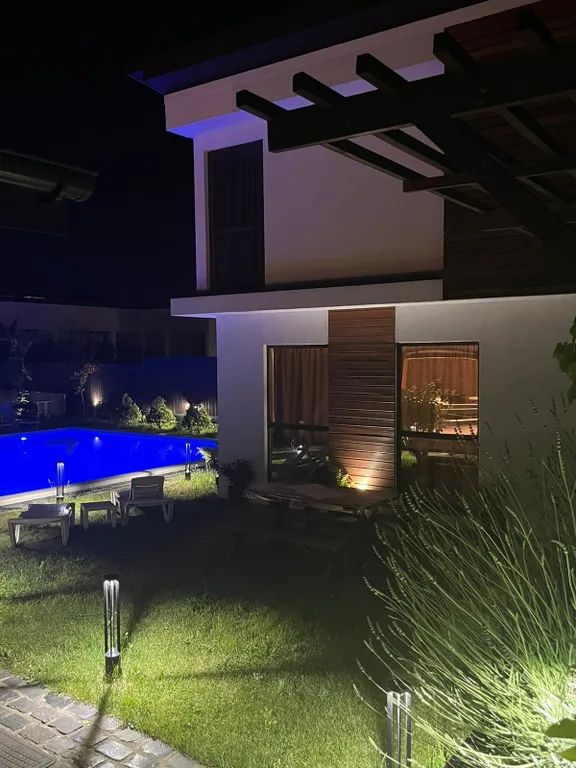 Дом Отдельно стоящая Вилла у бассейна