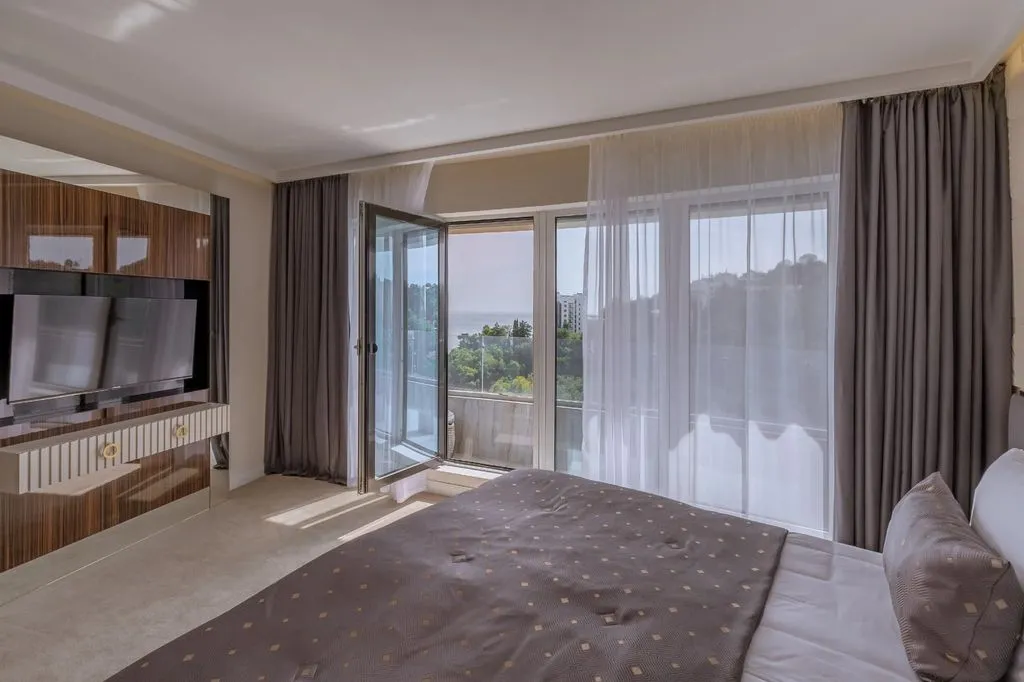 Двухместный номер с 1 кроватью стандарт с видом на море — Marine Garden Sochi Hotels & Spa, фото 1 из 5