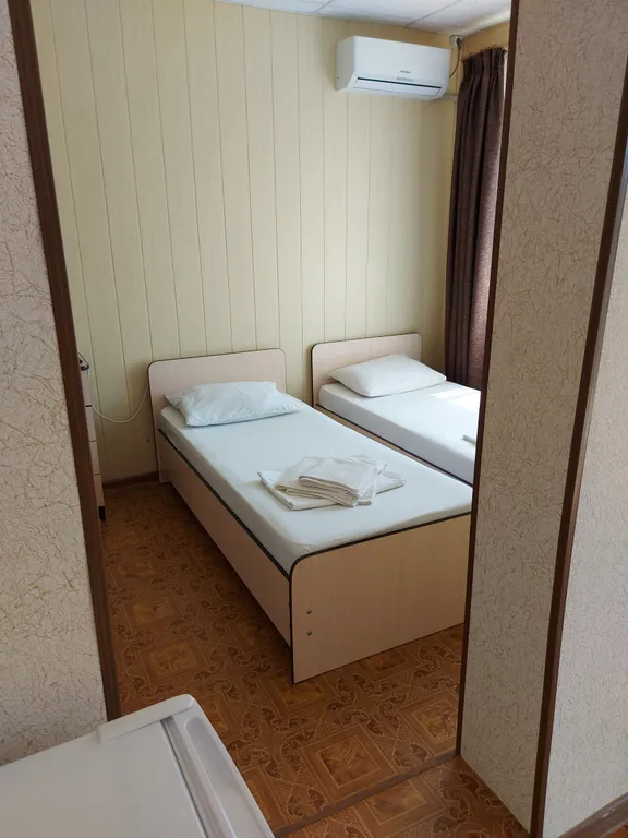 Трёхместный номер стандарт — Центральный, фото 2 из 5