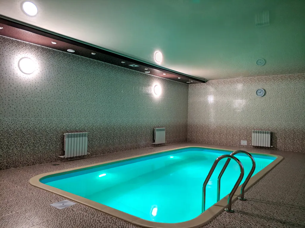 Сауна с бассейном в отдельном доме в пригороде