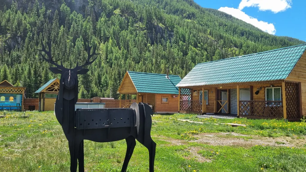 Двухместный домик с двумя отдельными кроватями и санузлом на два дома