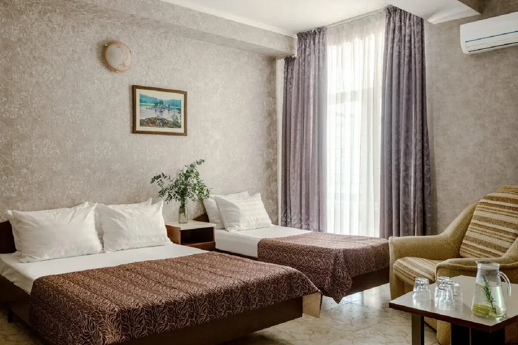 Трёхместный номер полулюкс с балконом — Посейдон 2, фото 1 из 5