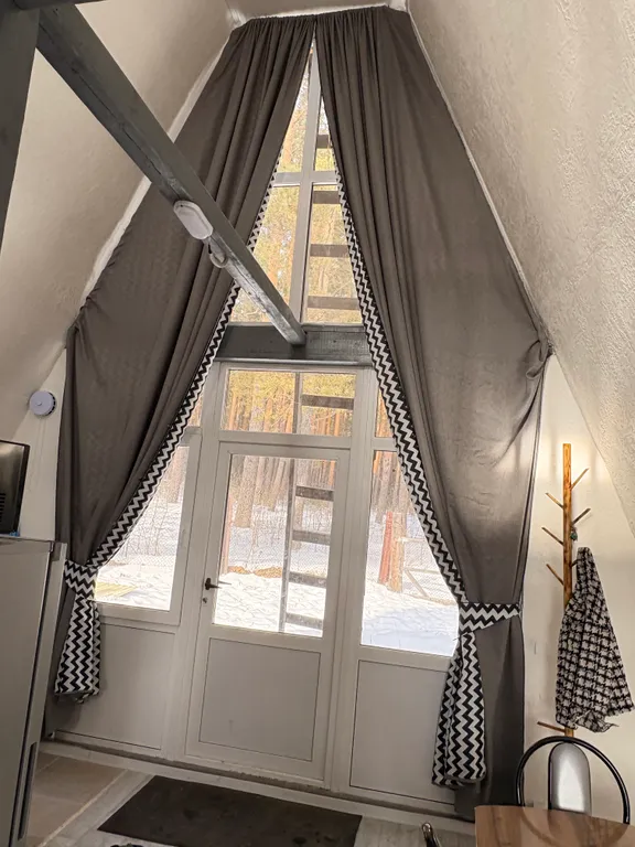 Уютный лесной дом в сосновом бору, в черте города