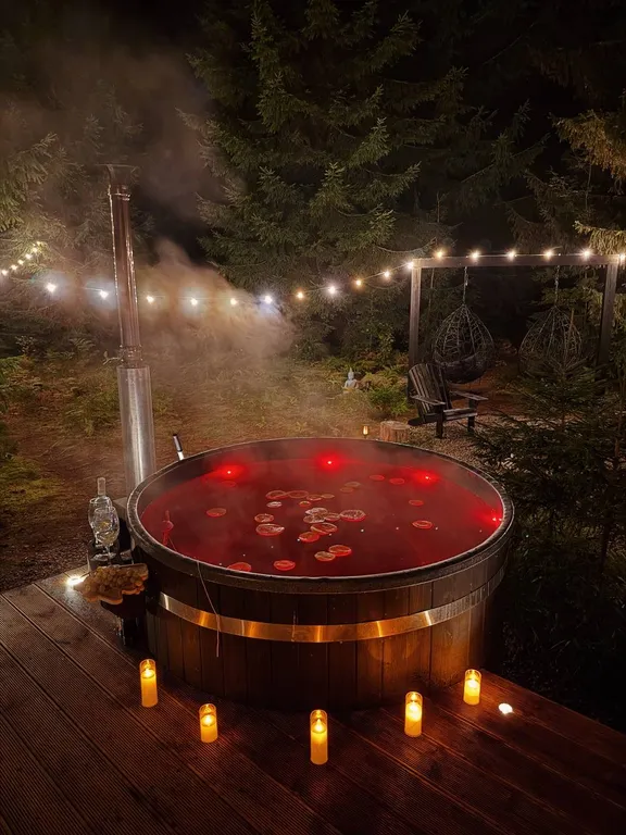 А фрейм из Пинтерест с горячей купелью в волшебных елках