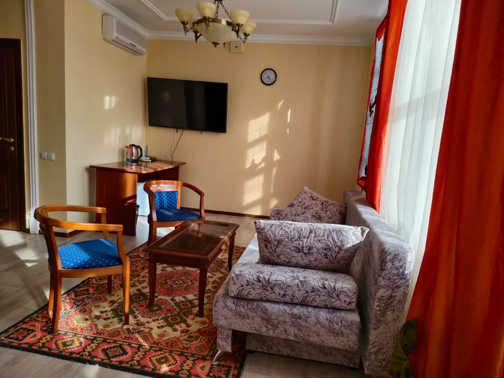 Трёхместный номер Люкс — Петербург, фото 3 из 5