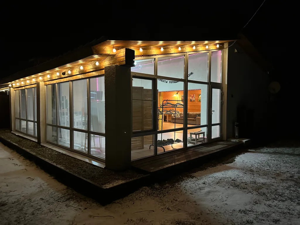 Панорамный дом у леса