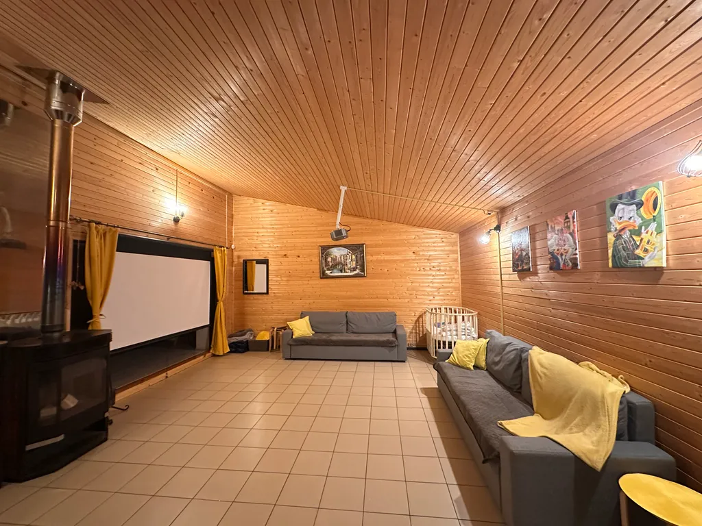 Панорамный дом у леса