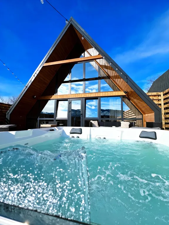 Новый А фрейм с видом на предгорье