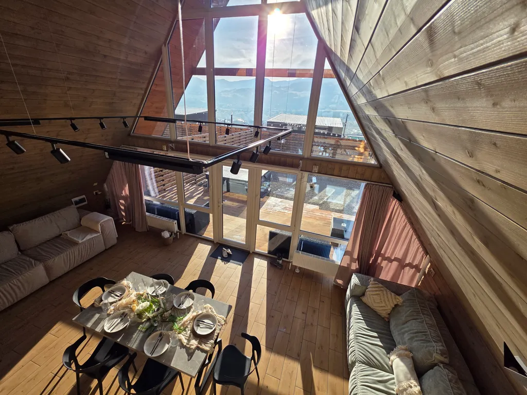 Новый А фрейм с видом на предгорье