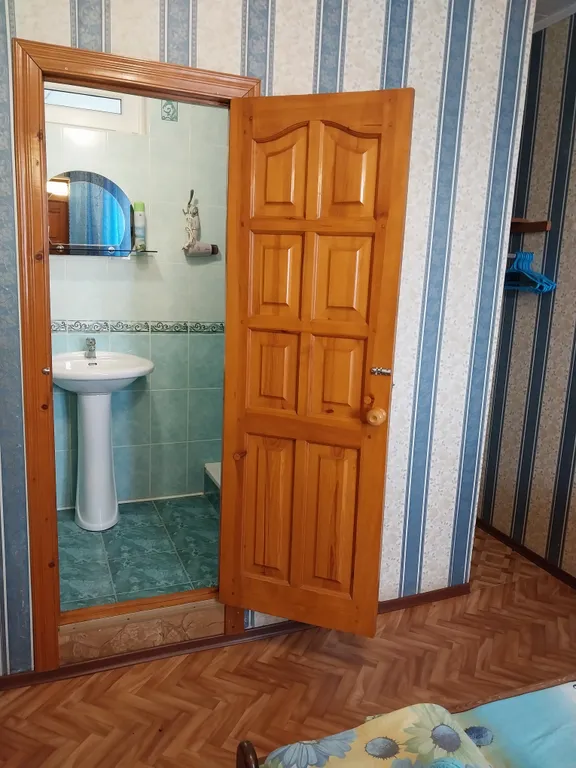 Трёхместный номер Трёхместный на втором этаже — Катюша на Подгорной, фото 4 из 5