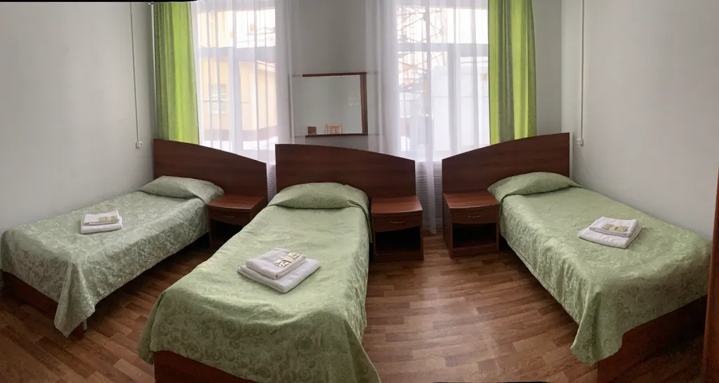 Трёхместный номер с общим санузлом на этаж — Сияние Севера, фото 1 из 3