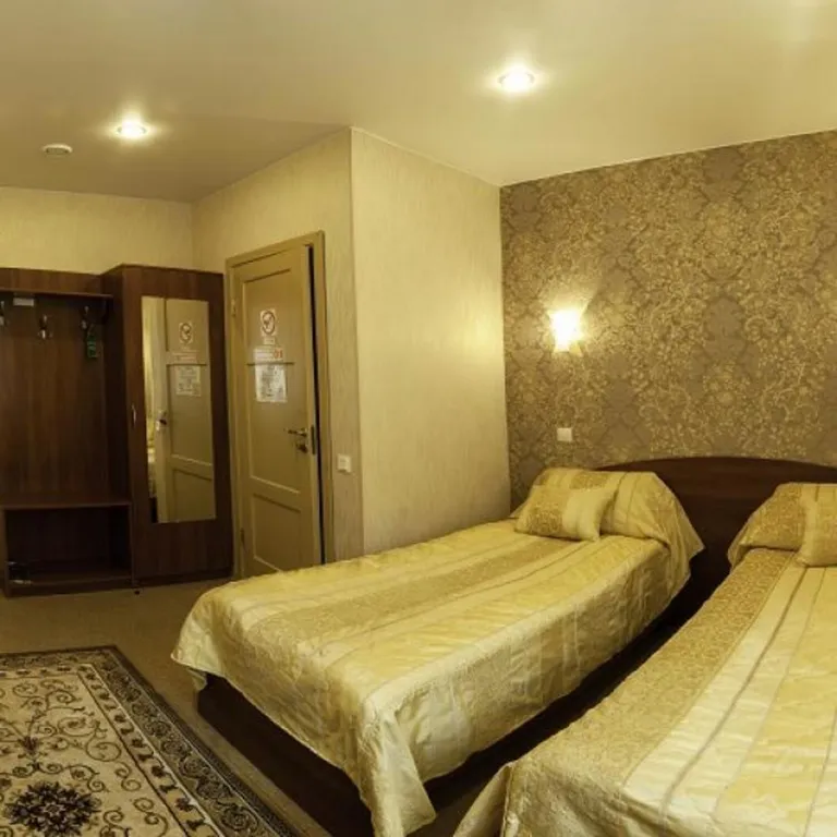 Двухместный номер с 2 отдельными кроватями либо с одной большой, стандарт — Берег, фото 1 из 5