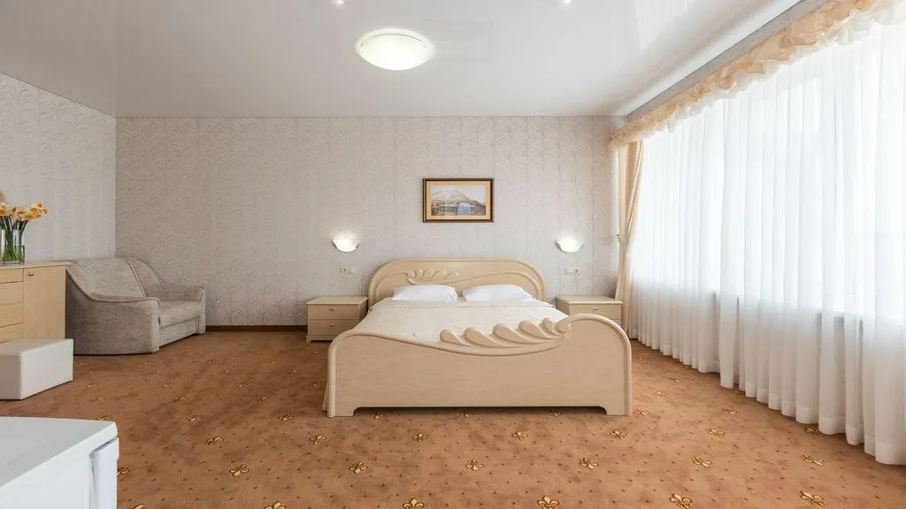 Двухместный номер с 1 кроватью Делюкс — Камелот, фото 1 из 5