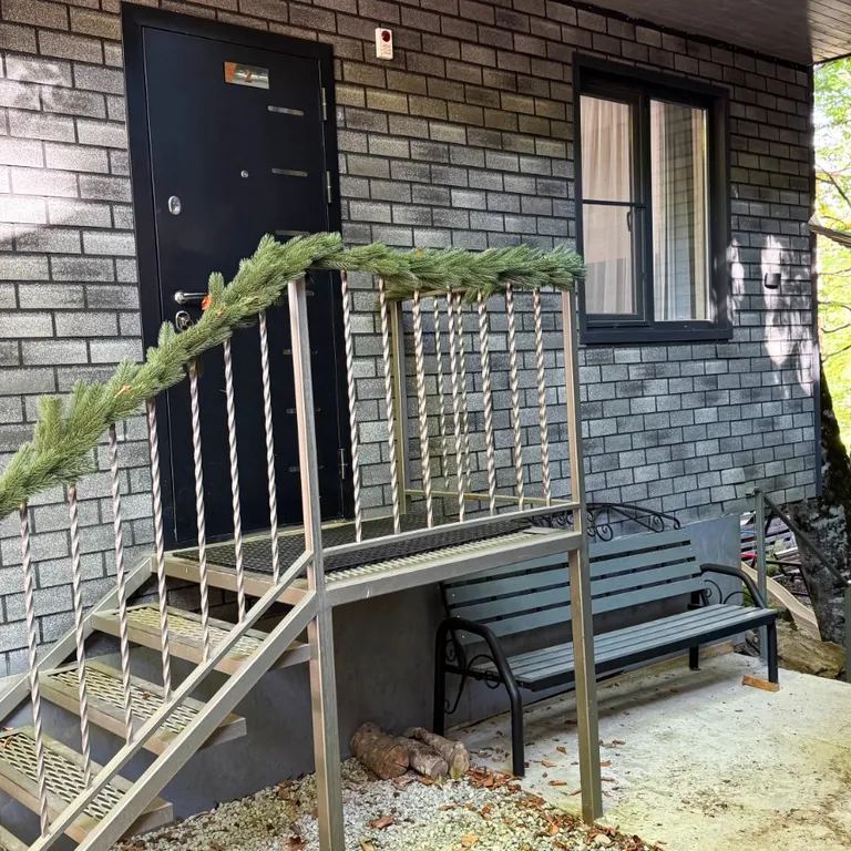 Двухэтажный Коттедж с 4 спальнями на 11 человек