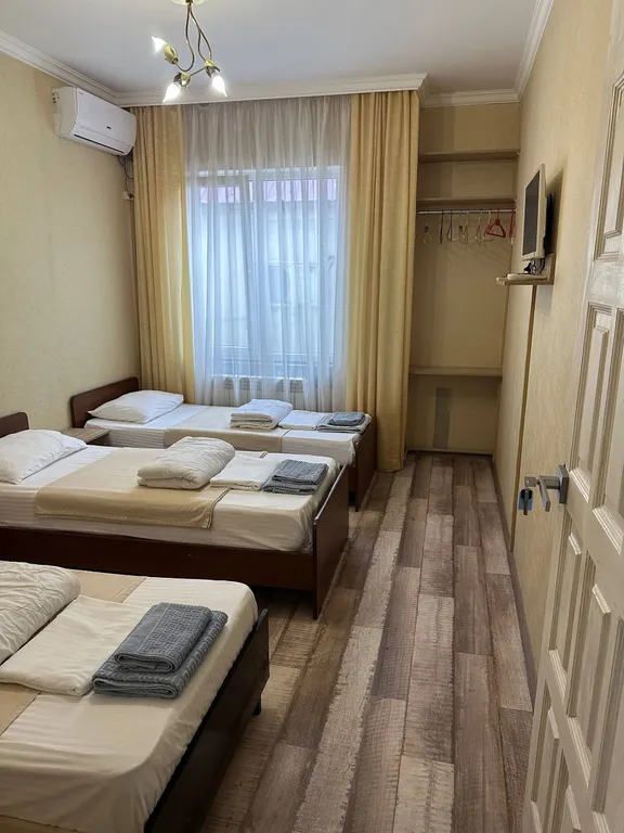 Трёхместный номер №2а (с общим санузлом) — Лазурный, фото 1 из 5