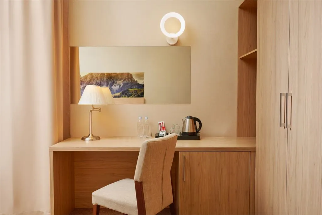 Двухместный номер с 2 отдельными кроватями стандарт — AurA Aquarelle Hotel, фото 4 из 5