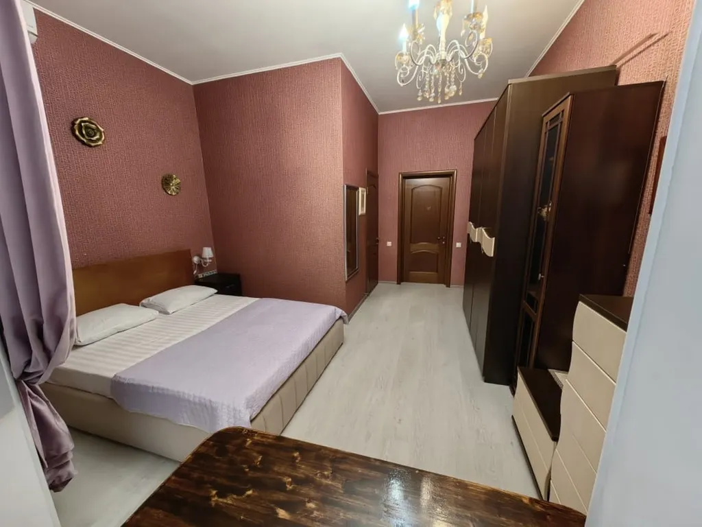 Четырёхместный номер с лоджией — Art Home, фото 1 из 5