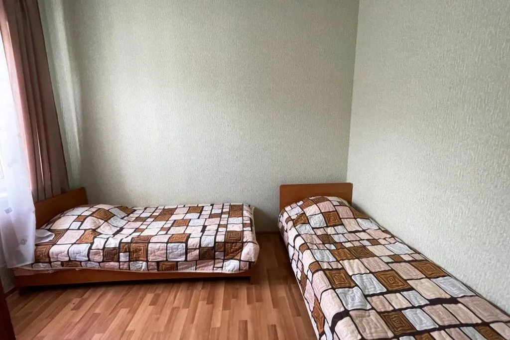Двухместный номер с 2 отдельными кроватями двухкомнатный с удобствами на 2 человека - 2, 3, 4 корпус — общий вид