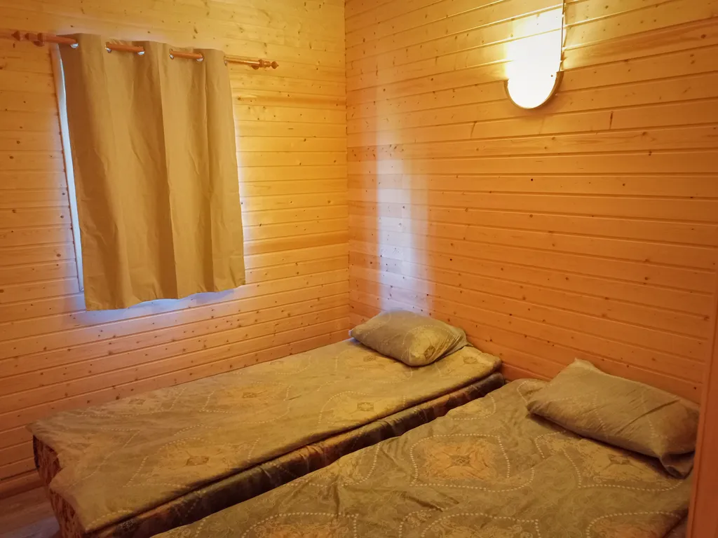 Дом 4-местный в деревни Красноозёрном, 36 м², Коробицыно — спальня