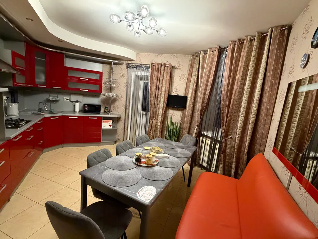 Дом 8-местный на набережной Достоевского, 260 м², Старая Русса — кухня
