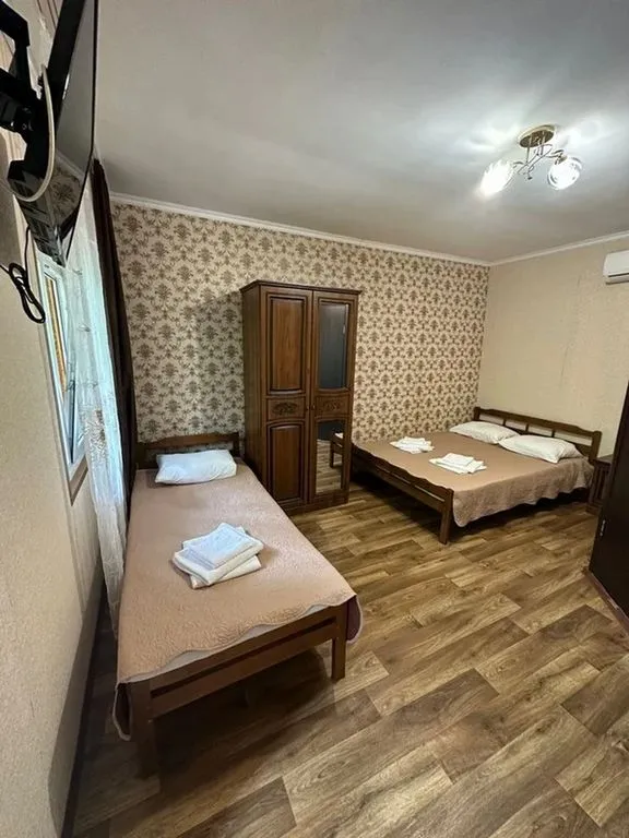 Трёхместный номер комфорт с балконом — общий вид