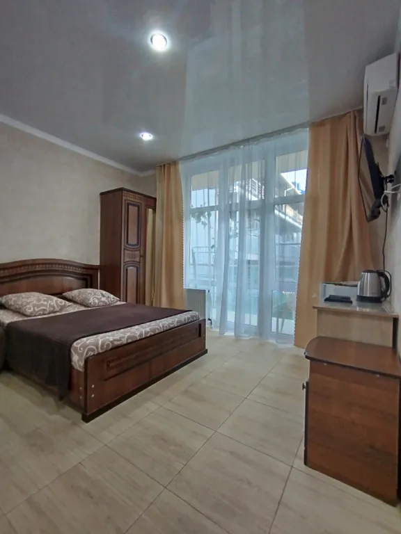Двухместный номер с 1 кроватью с балконом (корпус 2) — общий вид