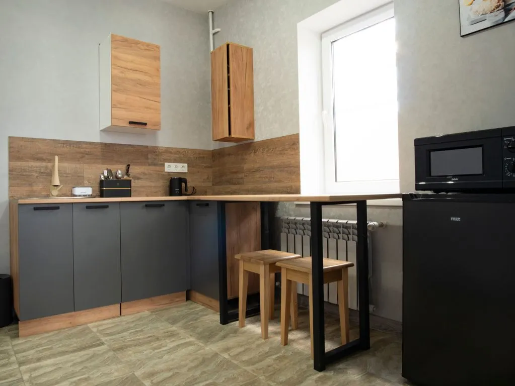 Трёхместный номер Комфорт с двумя односпальными кроватями и креслом-кроватью — вид из окна