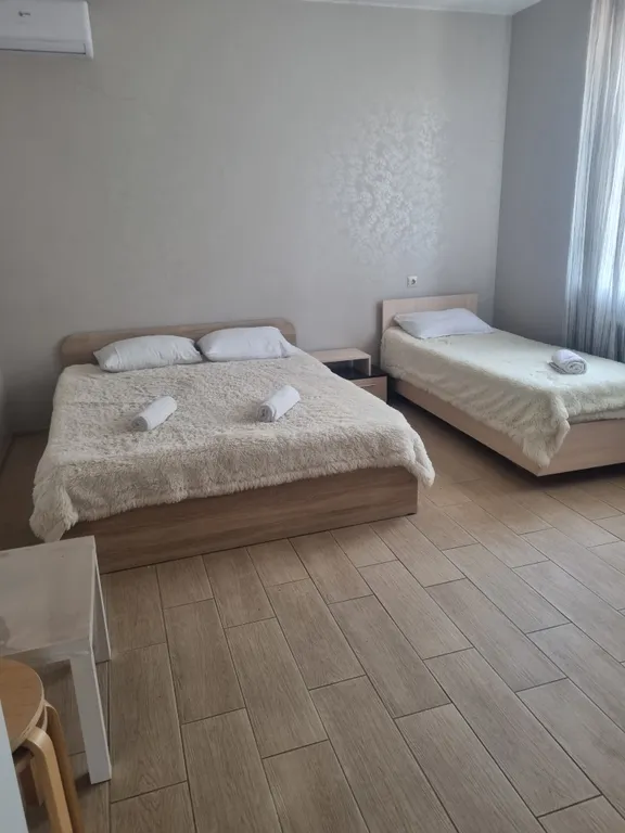 Трёхместный номер С дополнительным местом — Амели, фото 1 из 4