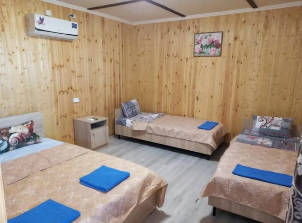 Четырёхместный номер стандарт — Карамелька, фото 1 из 5