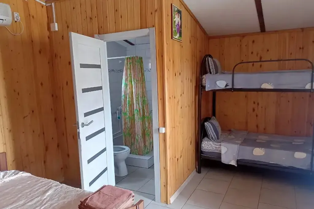 Четырёхместный номер однокомнатный с кухней — Карамелька, фото 2 из 5