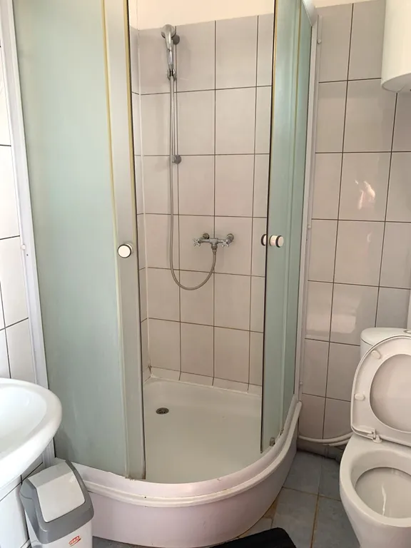 Трёхместный номер с 1 двуспальной и 1 односпальной кроватями — ДимИль, фото 4 из 5