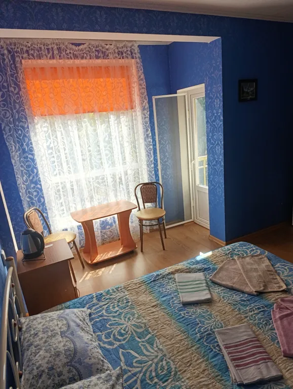 Трёхместный номер 3х местный номер на втором этаже, с балконом — Алдижан, фото 4 из 5