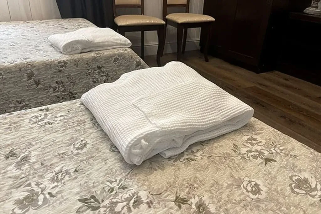 Двухместный номер с 2 отдельными кроватями или одной двуспальной, повышенной комфортности  (3) — ванная комната