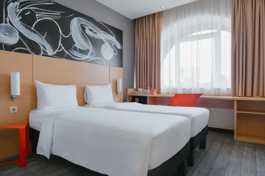 Двухместный номер с 2 отдельными кроватями стандарт — ibis Москва Октябрьское Поле, фото 1 из 5