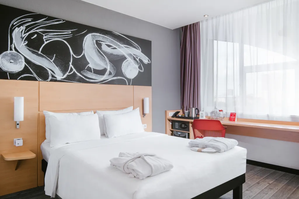 Двухместный номер с 1 кроватью улучшенный — ibis Москва Октябрьское Поле, фото 1 из 4