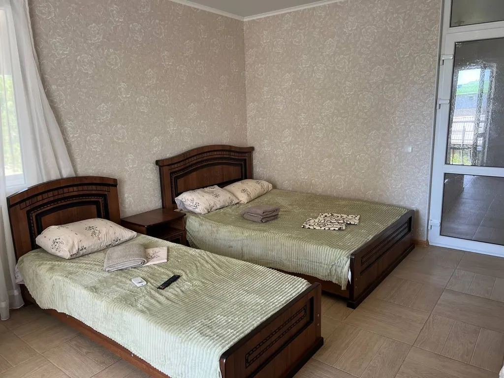Четырёхместный номер стандарт с балконом — Цикады, фото 1 из 5