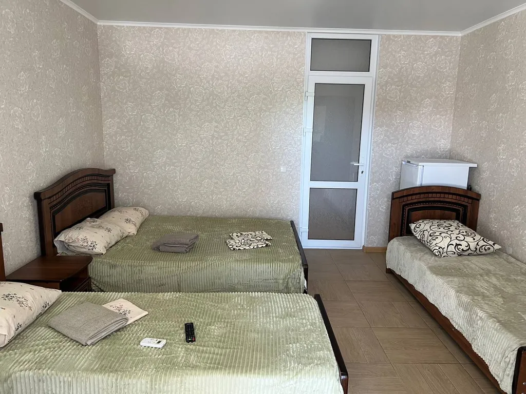 Четырёхместный номер стандарт с балконом — Цикады, фото 2 из 5