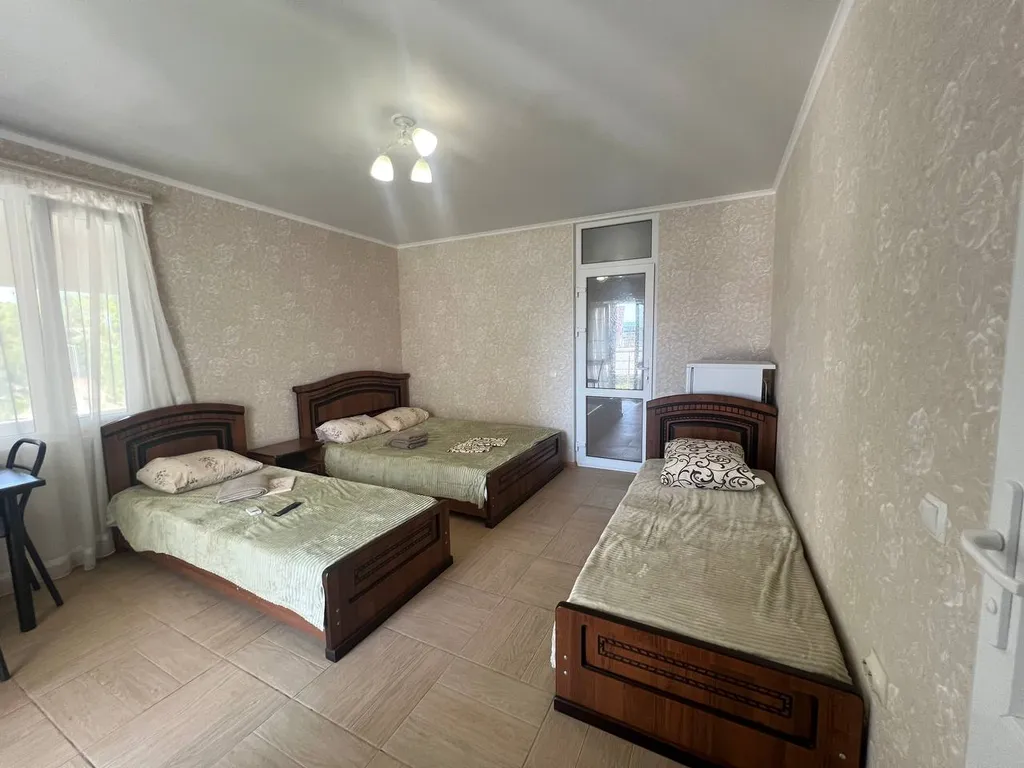 Четырёхместный номер стандарт с балконом — Цикады, фото 4 из 5