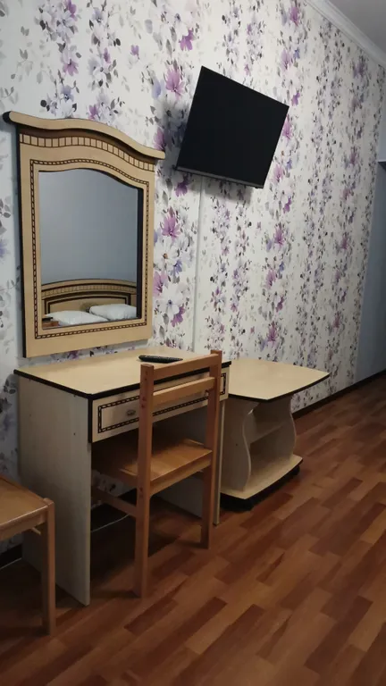 Трёхместный номер с удобствами — вид из окна