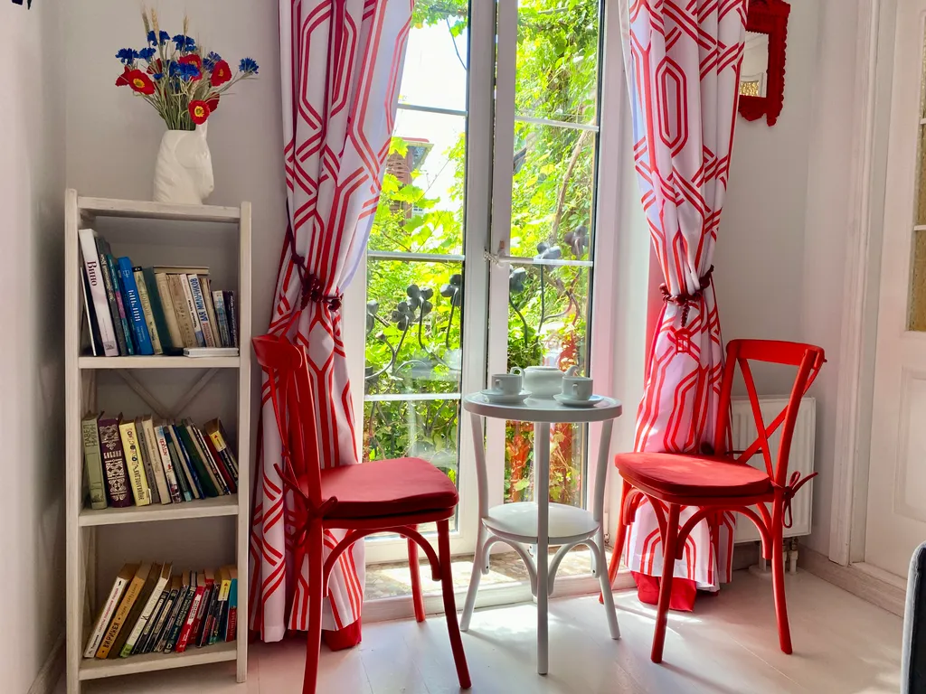 Стильный номер с террасой и видом на сад — Триера, фото 3 из 5