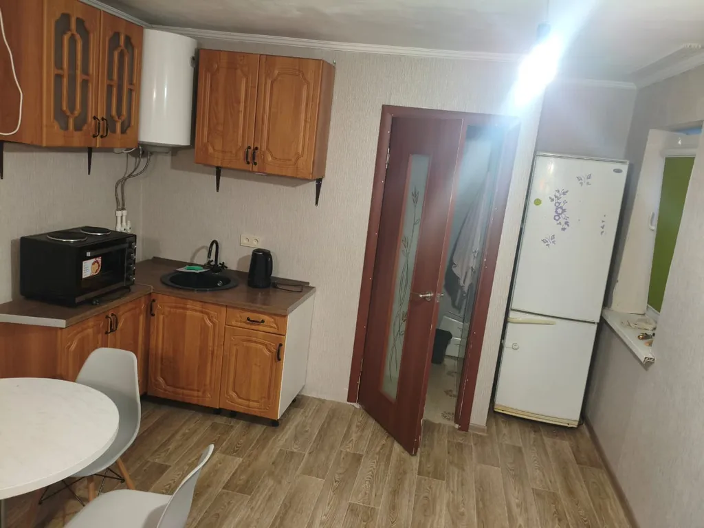 Студия 3-местный в переулке 2-й Щемиловском, 30 м², Таганрог — кухня, фото 2