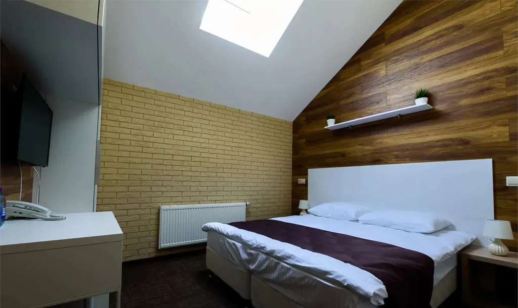 Двухместный номер с 1 кроватью люкс — Fox Inn, фото 1 из 4